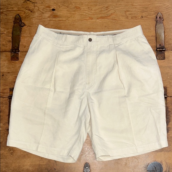 Tommy Bahama Other - Tommy Bahama Men's Tan Flat Front Shorts Size 38